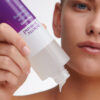 Sensitive Cleansing Gel Model texture1